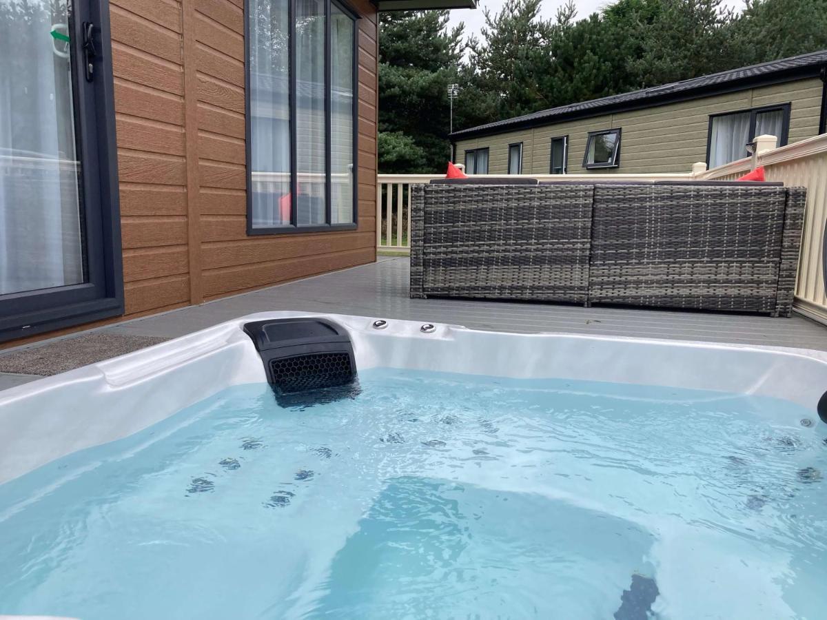 Gleneagles Lodge With Hot Tub York Exteriér fotografie