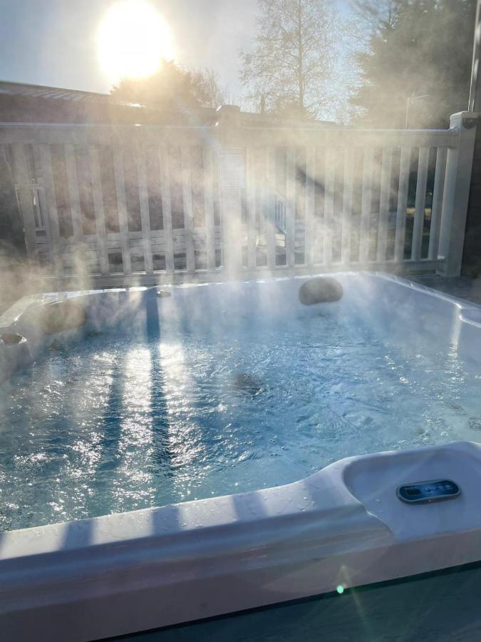 Gleneagles Lodge With Hot Tub York Exteriér fotografie